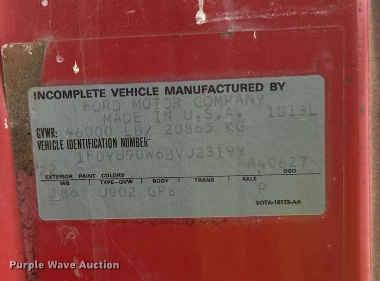 image for item DP8476 1981 Ford LT9000 truck cab and chassis