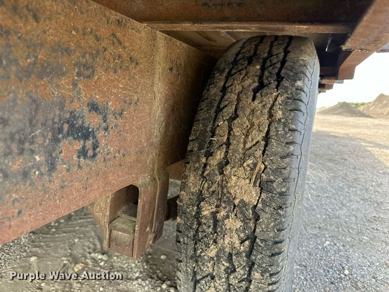 image for item DP8499 1989 Boss Trailer 828FGN flatbed trailer