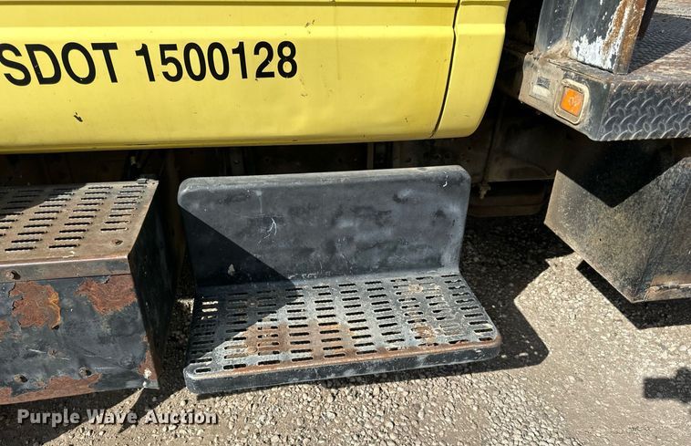 image for item DP8500 1992 GMC  Topkick flatbed truck