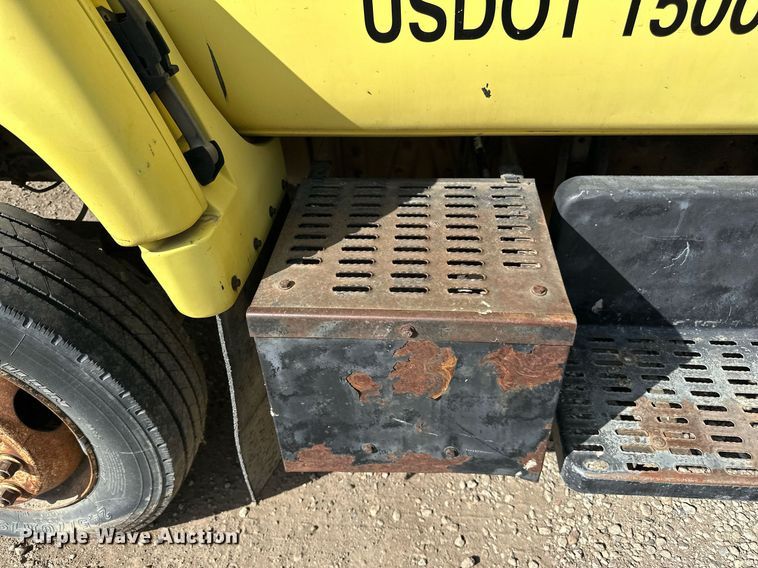 image for item DP8500 1992 GMC  Topkick flatbed truck