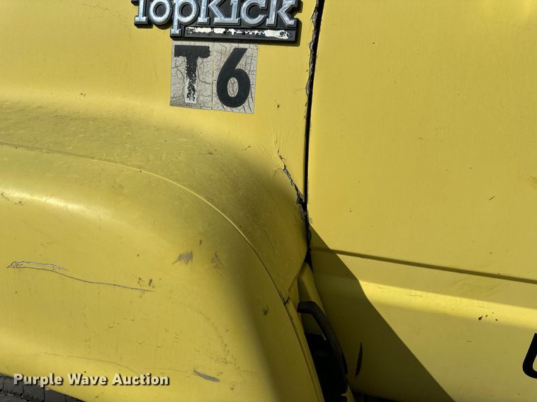 image for item DP8500 1992 GMC  Topkick flatbed truck