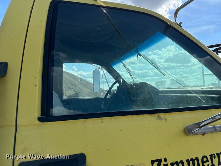 image for item DP8500 1992 GMC  Topkick flatbed truck