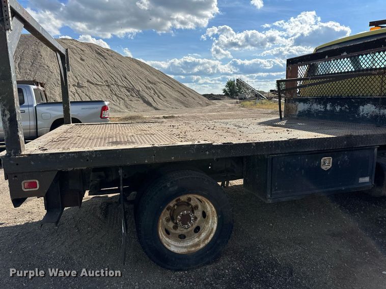 image for item DP8500 1992 GMC  Topkick flatbed truck