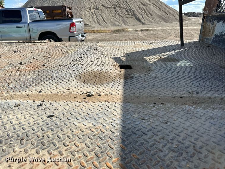 image for item DP8500 1992 GMC  Topkick flatbed truck