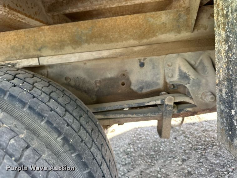 image for item DP8500 1992 GMC  Topkick flatbed truck