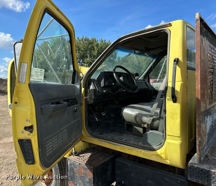 image for item DP8500 1992 GMC  Topkick flatbed truck