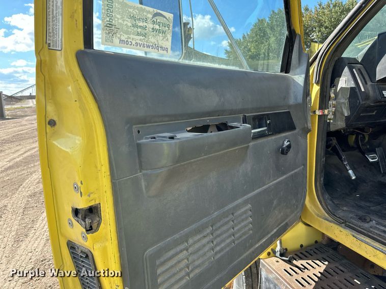 image for item DP8500 1992 GMC  Topkick flatbed truck