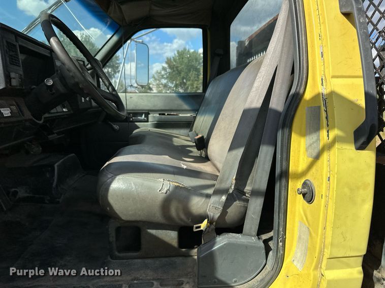 image for item DP8500 1992 GMC  Topkick flatbed truck