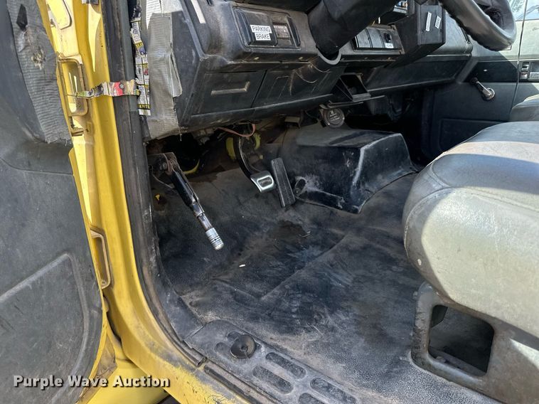 image for item DP8500 1992 GMC  Topkick flatbed truck