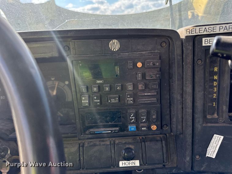 image for item DP8500 1992 GMC  Topkick flatbed truck