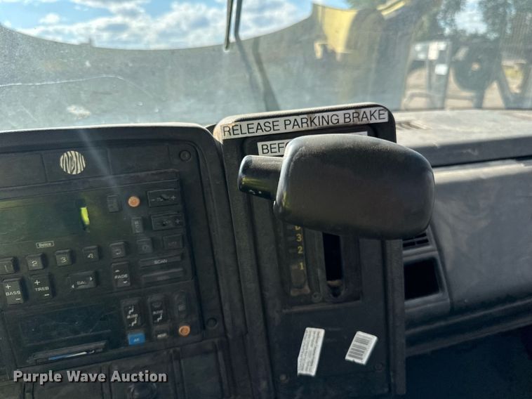 image for item DP8500 1992 GMC  Topkick flatbed truck