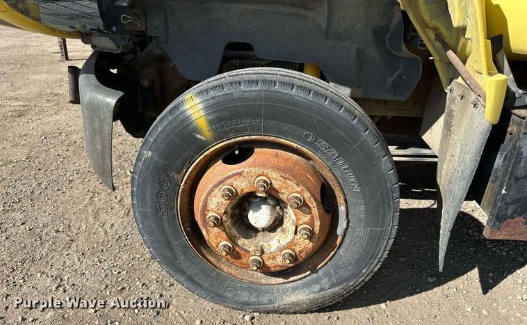 image for item DP8500 1992 GMC  Topkick flatbed truck