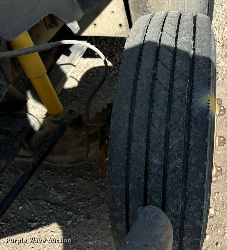 image for item DP8500 1992 GMC  Topkick flatbed truck