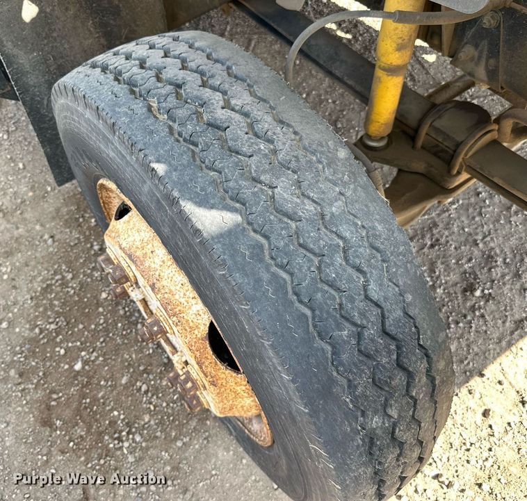 image for item DP8500 1992 GMC  Topkick flatbed truck