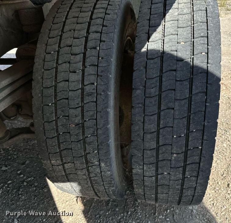 image for item DP8500 1992 GMC  Topkick flatbed truck