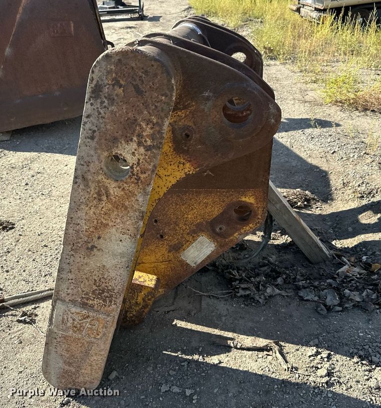 image for item DP8504 Caterpillar  wheel loader quick connect