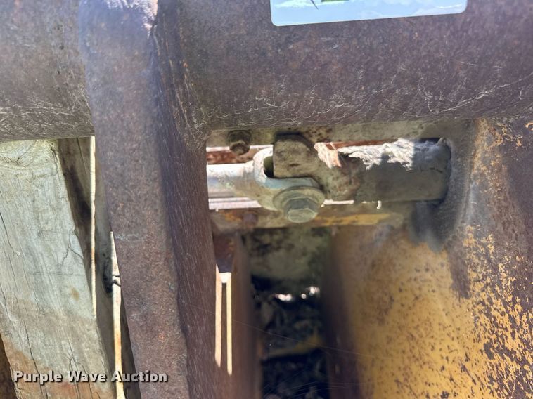 image for item DP8504 Caterpillar  wheel loader quick connect