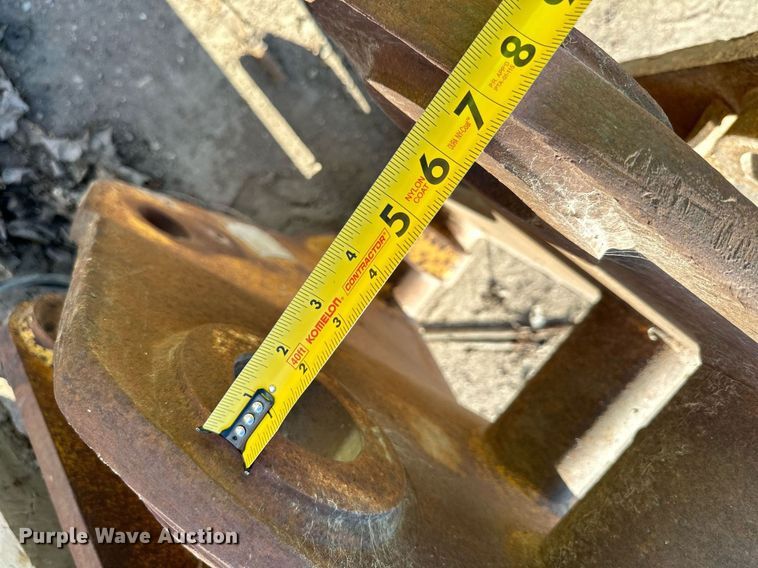 image for item DP8504 Caterpillar  wheel loader quick connect