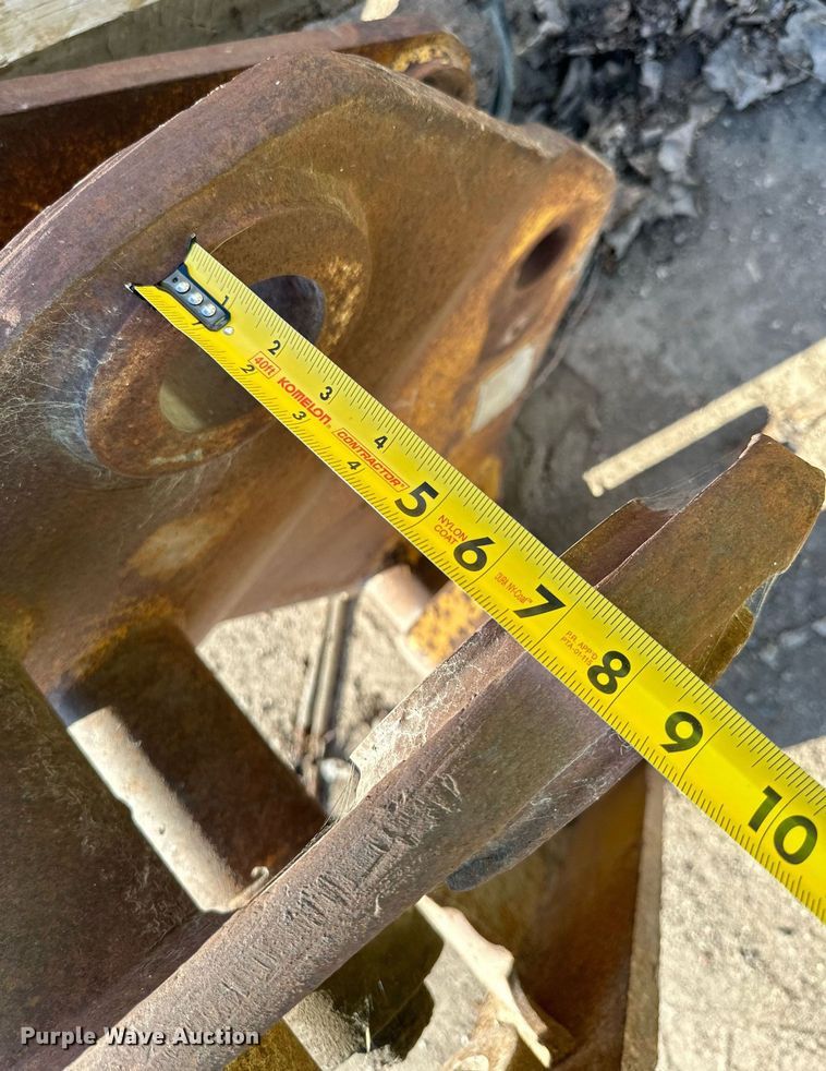 image for item DP8504 Caterpillar  wheel loader quick connect