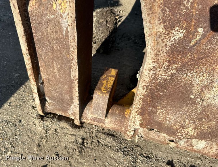 image for item DP8504 Caterpillar  wheel loader quick connect