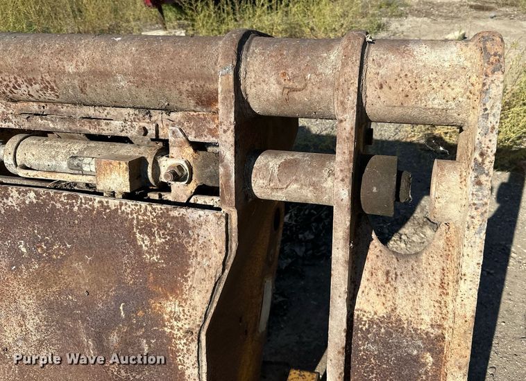 image for item DP8504 Caterpillar  wheel loader quick connect