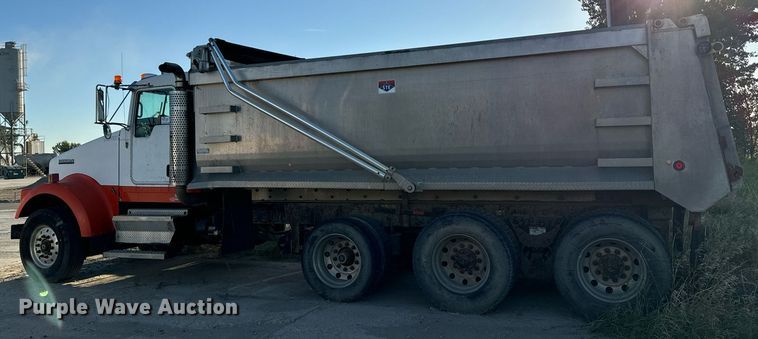 image for item DP8510 2007 Kenworth W900 dump truck