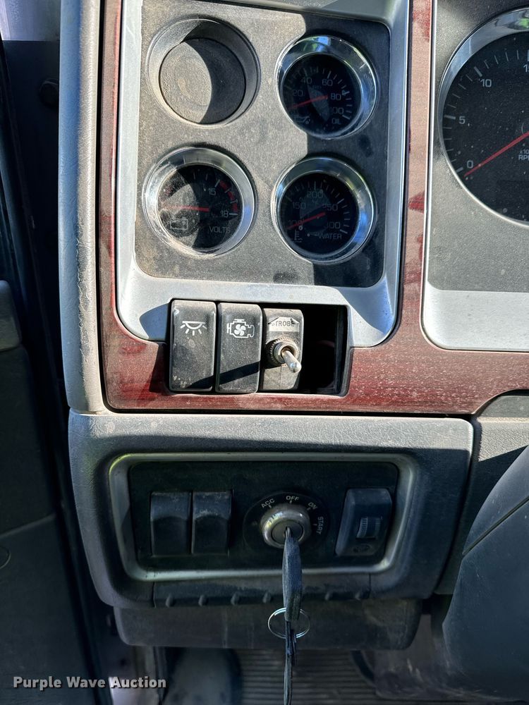 image for item DP8510 2007 Kenworth W900 dump truck