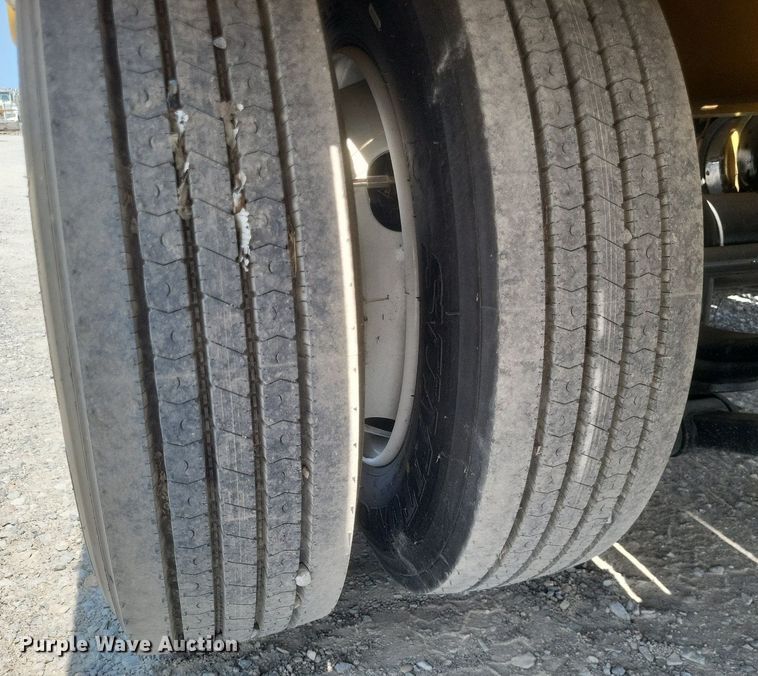 image for item DQ3631 2023 Eager Beaver 20XPT equipment trailer