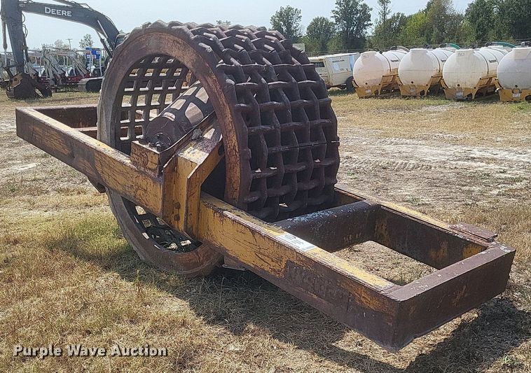 image for item DQ3634 Hyster grid roller