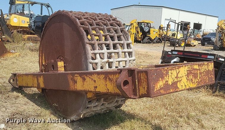 image for item DQ3634 Hyster grid roller