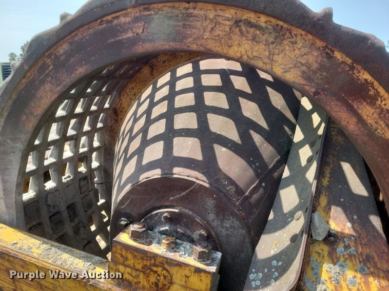 image for item DQ3634 Hyster grid roller