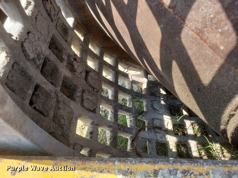 image for item DQ3634 Hyster grid roller