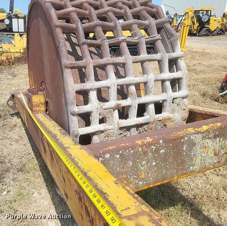 image for item DQ3634 Hyster grid roller