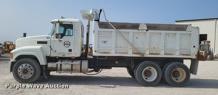 image for item DQ3641 2010 Mack CHU613 dump truck