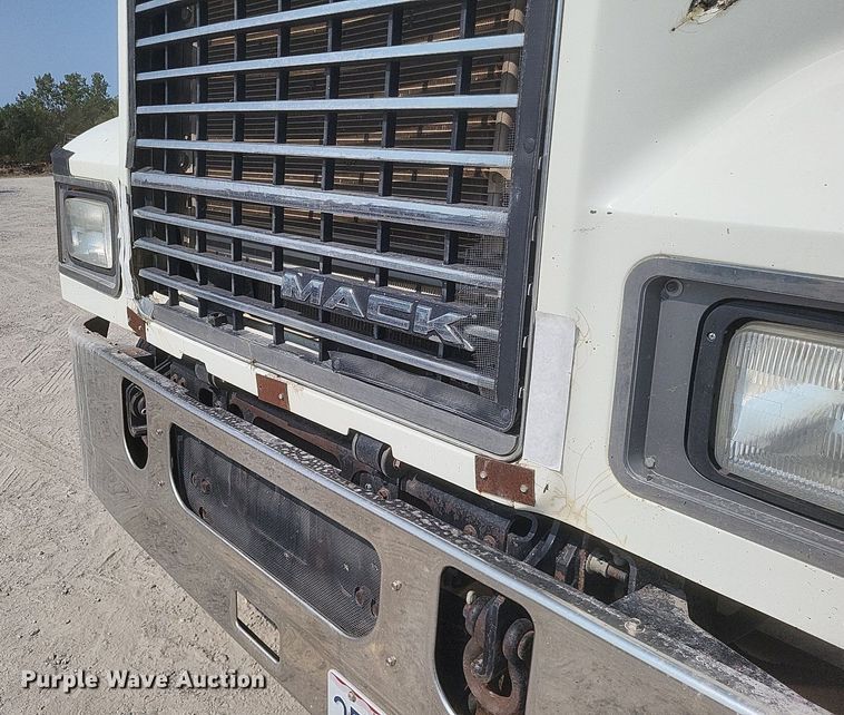 image for item DQ3641 2010 Mack CHU613 dump truck