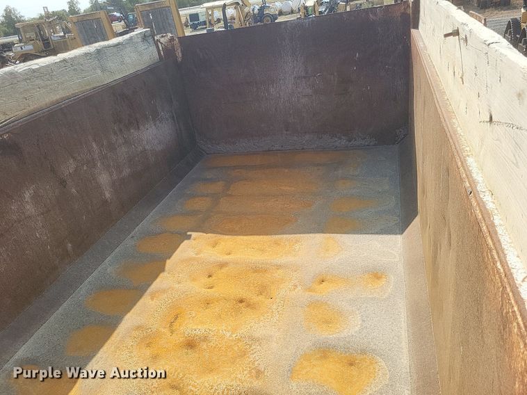 image for item DQ3641 2010 Mack CHU613 dump truck