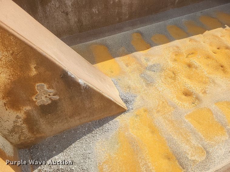 image for item DQ3641 2010 Mack CHU613 dump truck