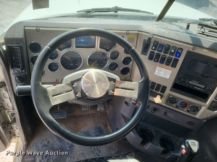 image for item DQ3641 2010 Mack CHU613 dump truck