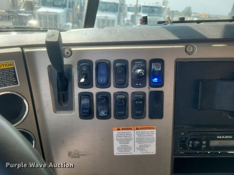 image for item DQ3641 2010 Mack CHU613 dump truck