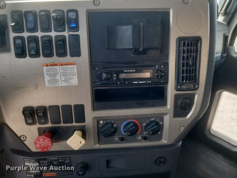 image for item DQ3641 2010 Mack CHU613 dump truck