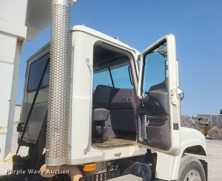 image for item DQ3641 2010 Mack CHU613 dump truck