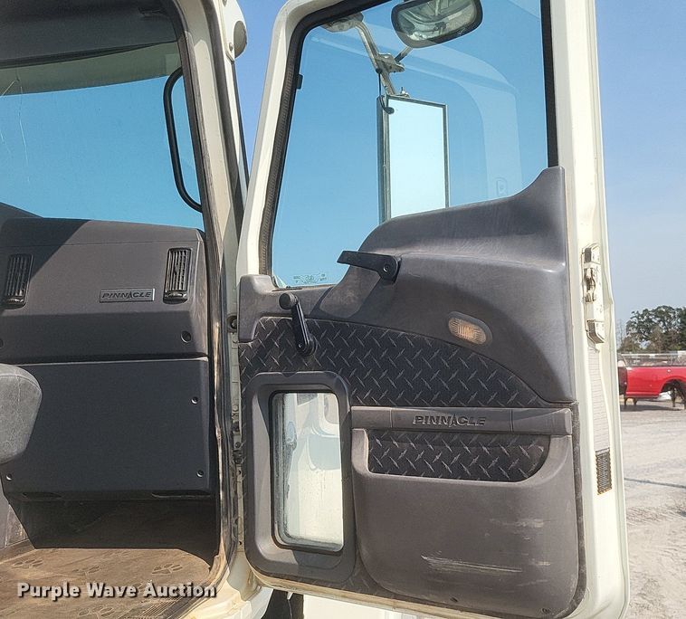 image for item DQ3641 2010 Mack CHU613 dump truck