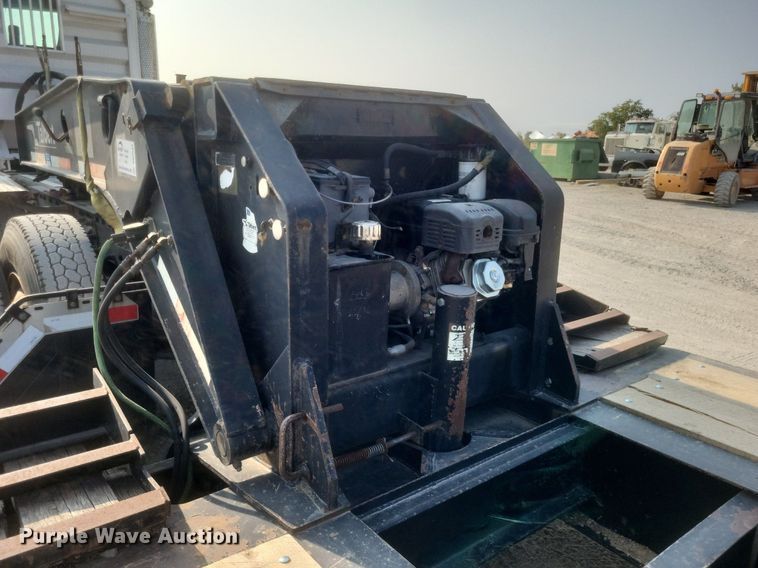 image for item DQ3643 1999 Talbert TDW-35S-HRG-1-T1 lowboy equipment trailer