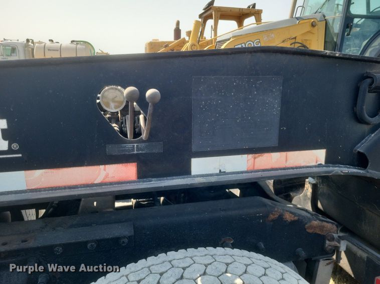 image for item DQ3643 1999 Talbert TDW-35S-HRG-1-T1 lowboy equipment trailer