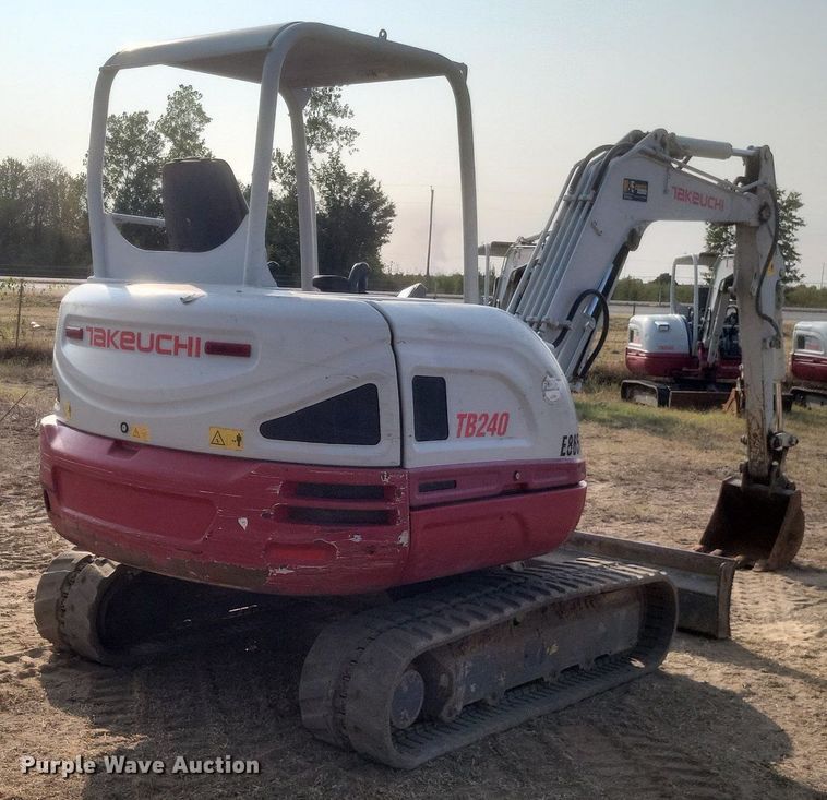 image for item DQ3644 2018 Takeuchi  TB240 mini excavator