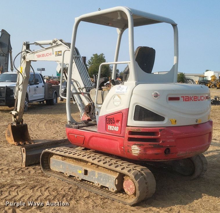 image for item DQ3644 2018 Takeuchi  TB240 mini excavator