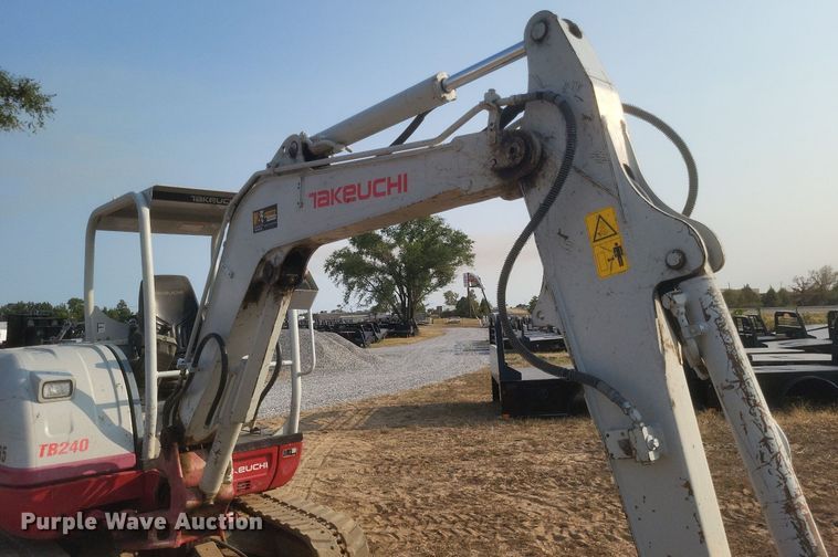 image for item DQ3644 2018 Takeuchi  TB240 mini excavator