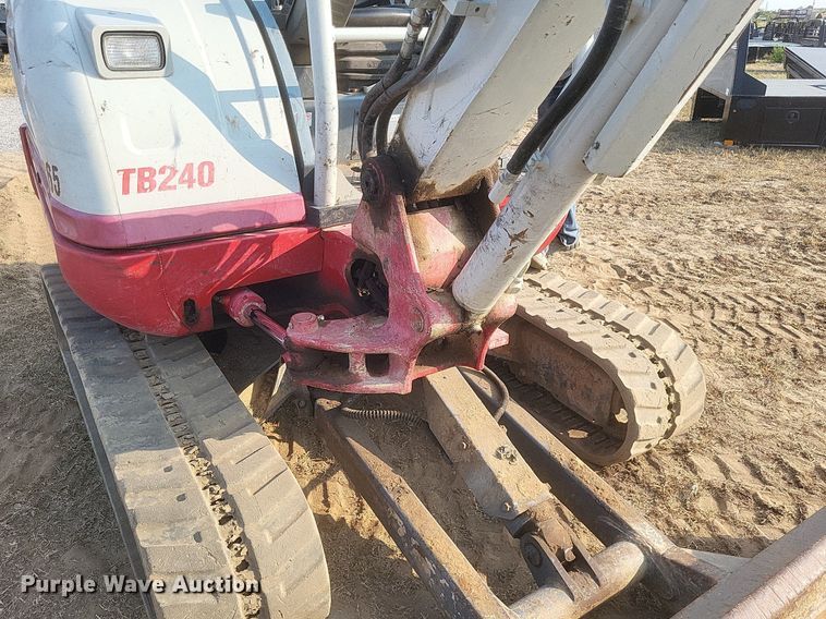 image for item DQ3644 2018 Takeuchi  TB240 mini excavator