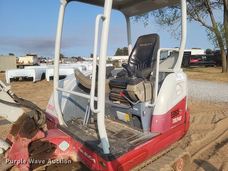 image for item DQ3644 2018 Takeuchi  TB240 mini excavator