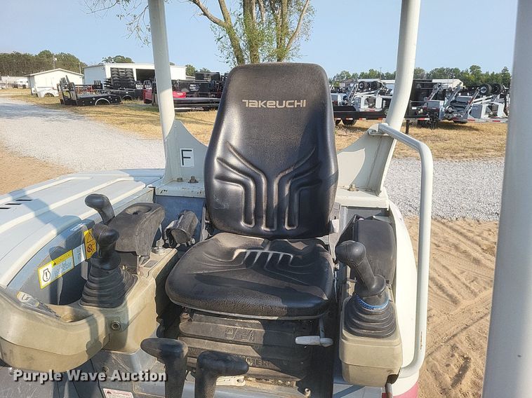 image for item DQ3644 2018 Takeuchi  TB240 mini excavator
